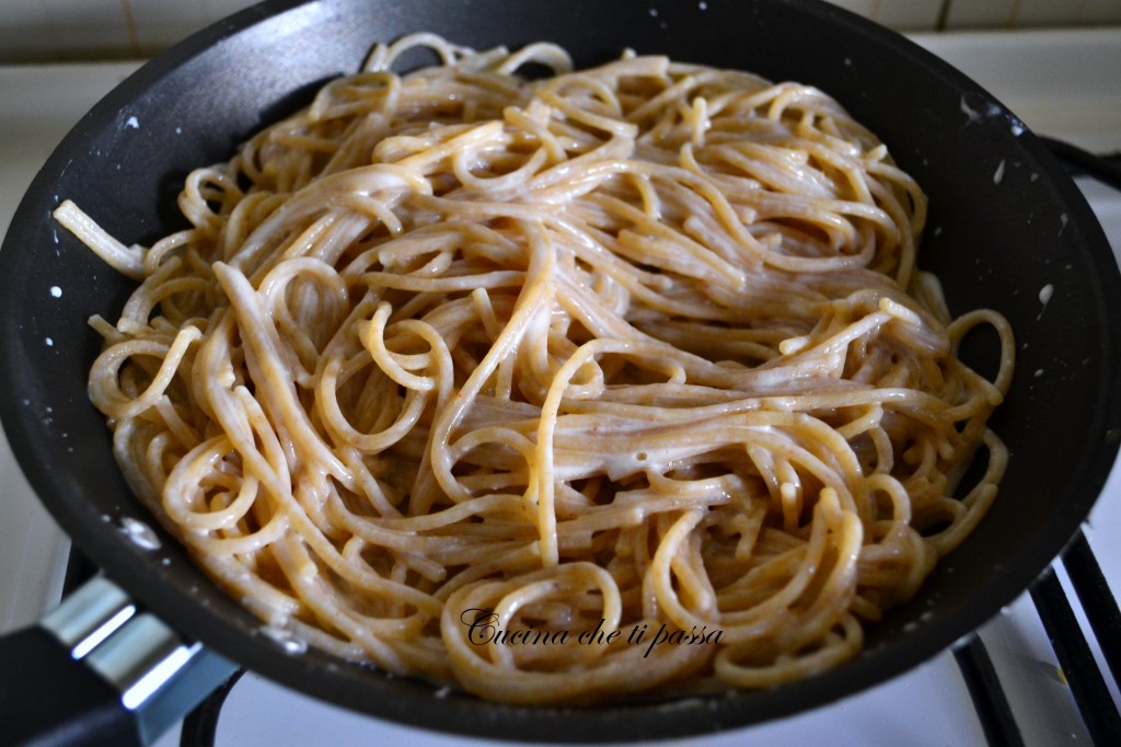 spaghetti con yogurt e paprika ricetta light (4)