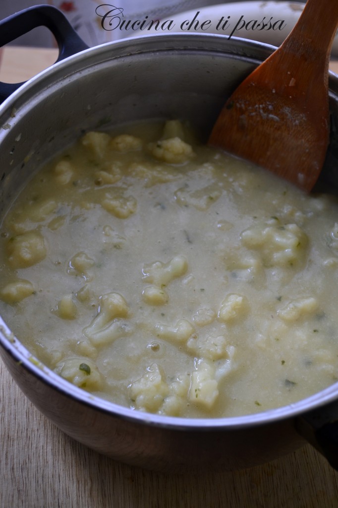 zuppa di cavolfiore con patate ricetta light (6)