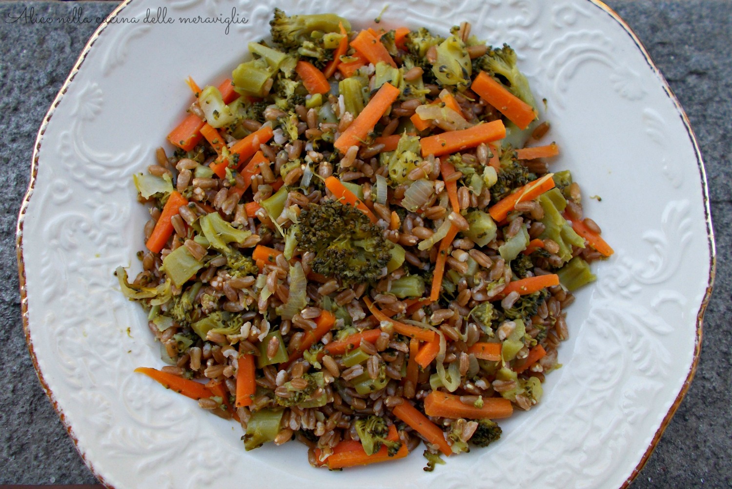 Farro con carote e broccoli Ricetta primo piatto vegano light Alice nella cucina delle meraviglie