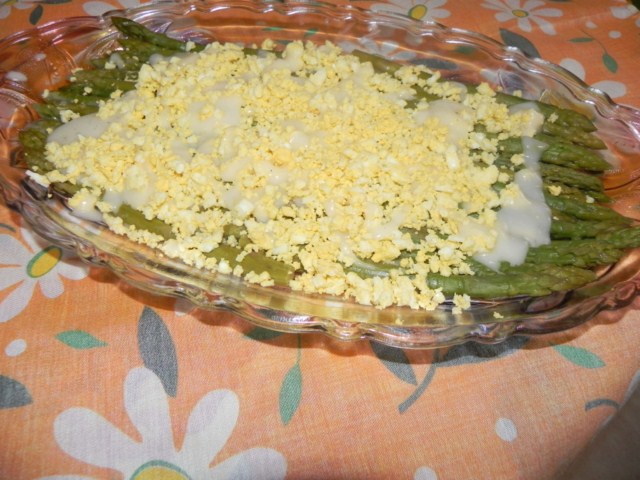 asparagi in salsa mimosa