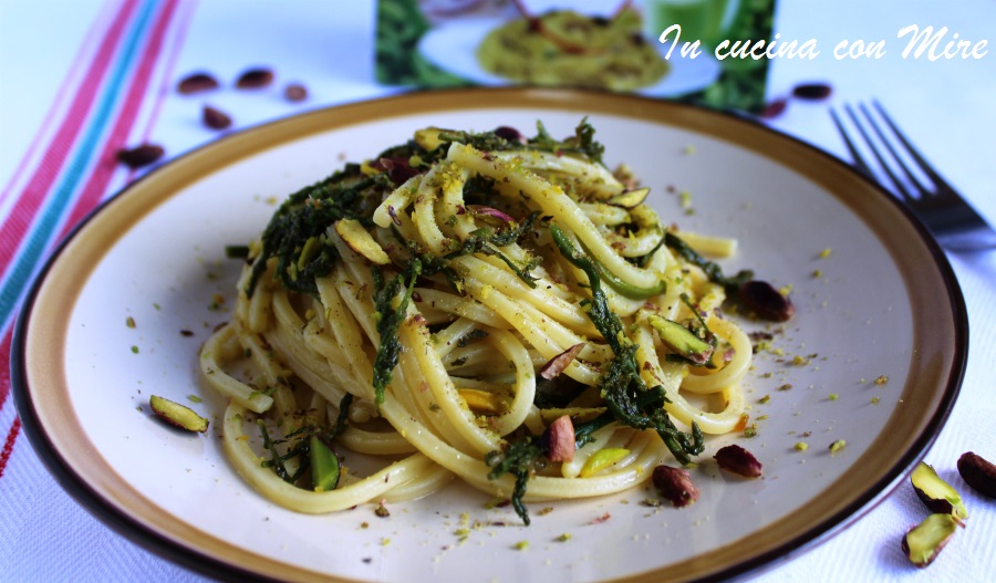 Spaghetti quadrati al pistacchio e asparagi  IMG_0735