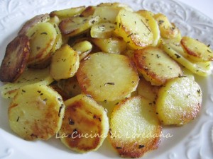 patate in padella alle erbe aromatiche