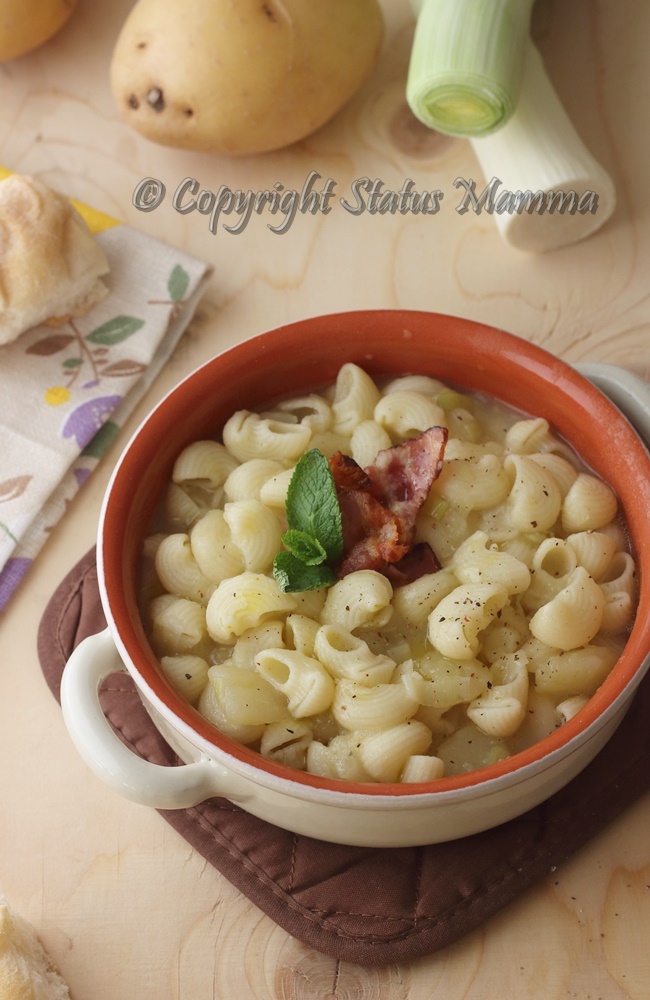 zuppa pasta di patate e porri ricetta vegetariana Statusmamma gialloblogs primo cucinare foto tutorial 