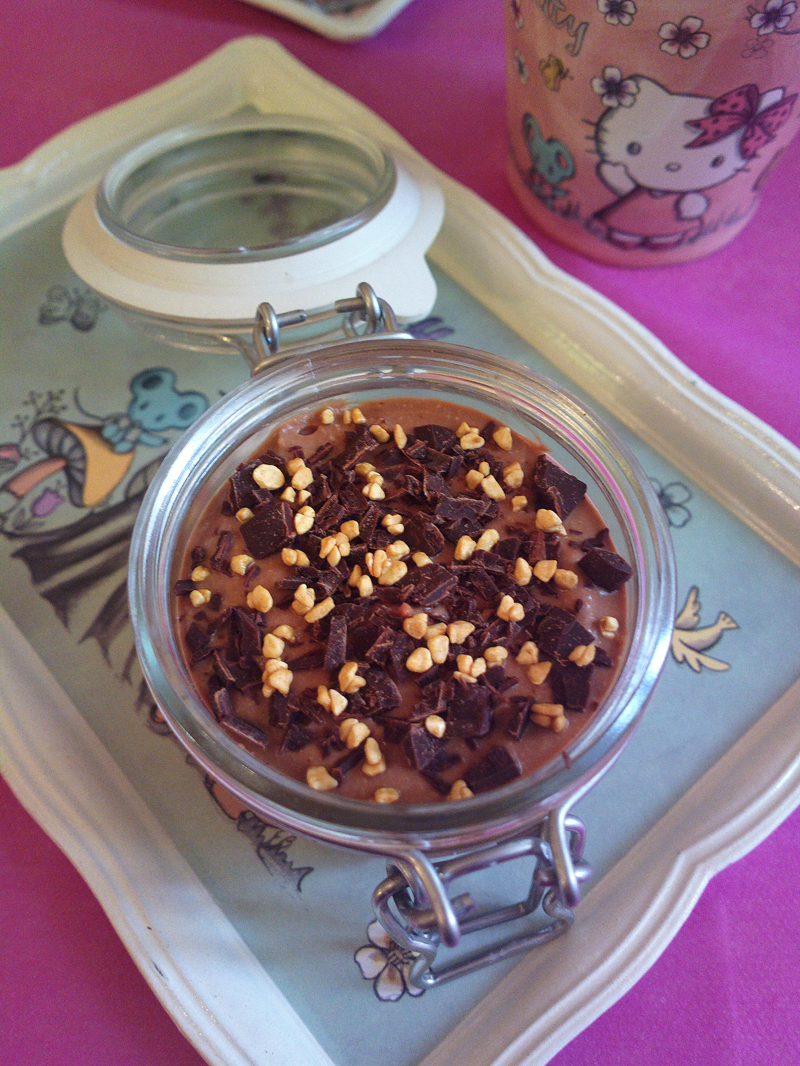 Mini cheesecake in a jar alla mousse di yogurt e cioccolato
