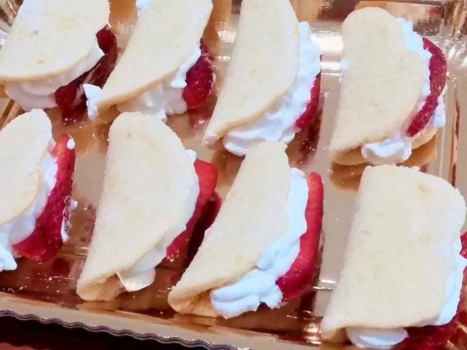 Tacos panna e fragole appena terminati