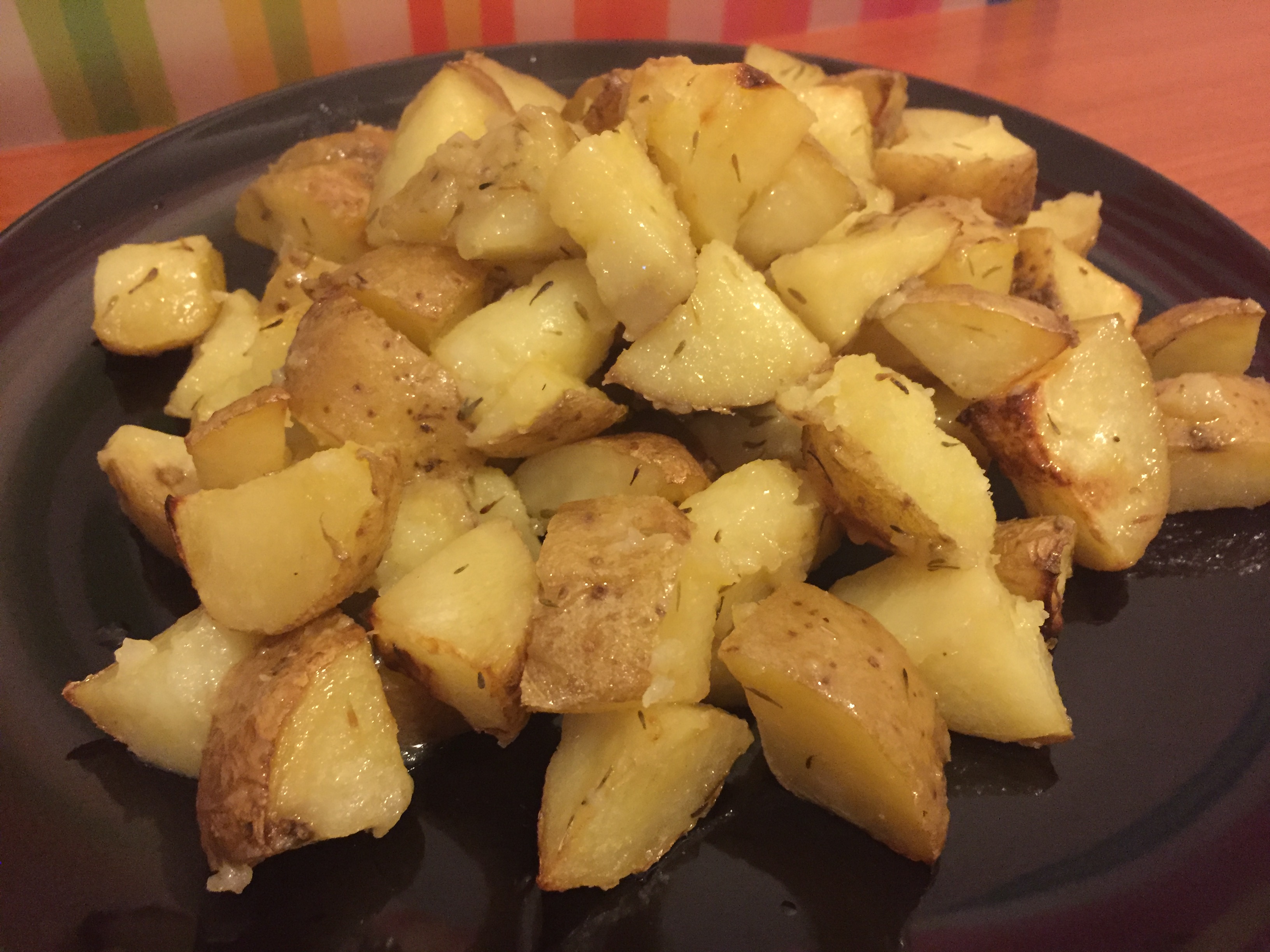 patate al forno con la buccia insaporite al timo