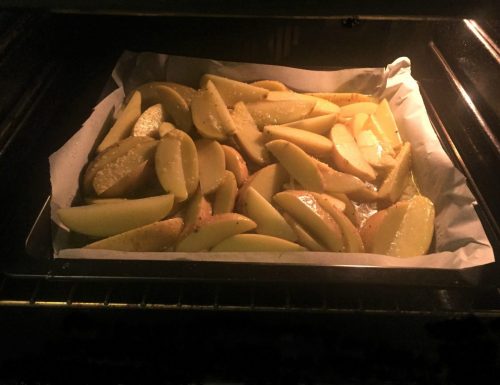 Come preparare le patate rustiche croccantissime al forno!