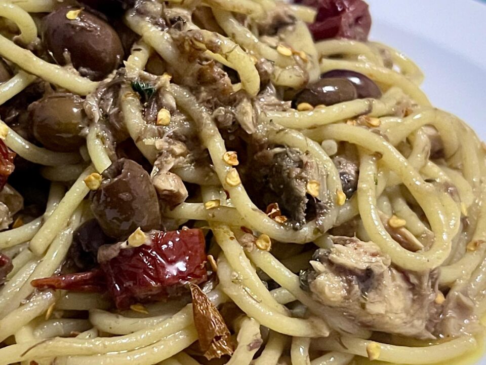spaghetti allo sgombro saporiti