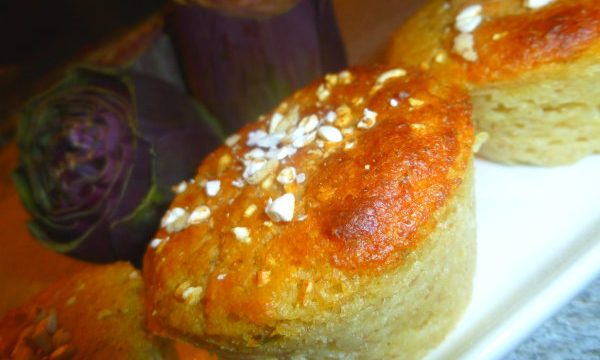 Muffin eco di carciofi, pane, Parmigiano e riso soffiato
