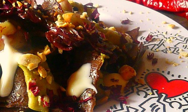 Pappardelle al cacao con radicchio stufato al vino, fonduta di Parmigiano, crema di gambi di carciofi e anacardi