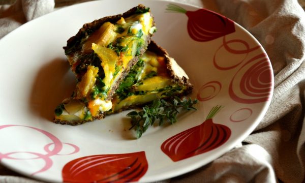 Torta salata di grano saraceno con topinambur, patate e spinaci invernali | Ricetta torta salata senza glutine