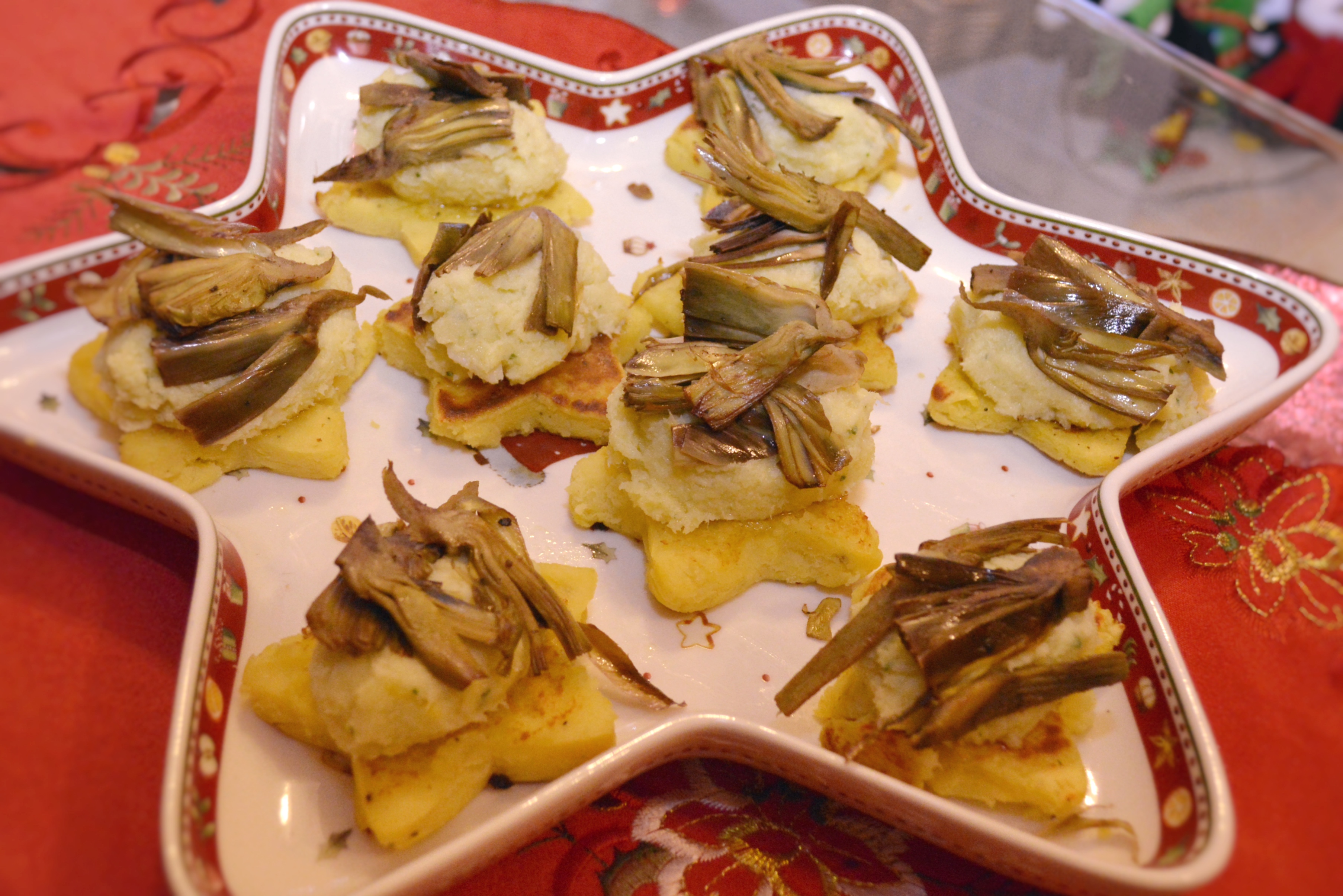 Baccalà mantecato con carciofi su stelline di patate