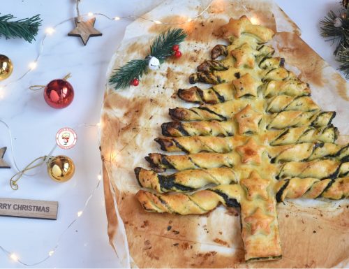 Albero di Natale con patè di olive nere spinaci e formaggio