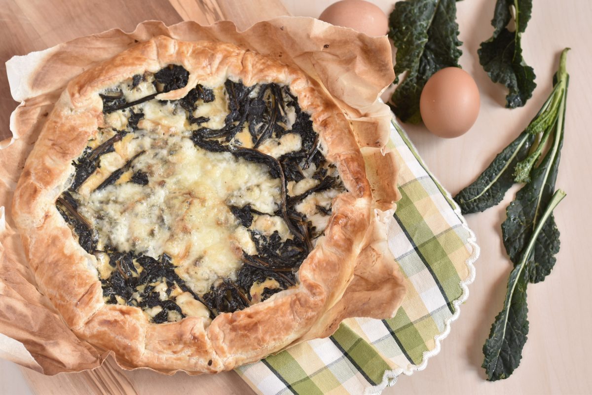 Torta salata con cavolo nero speck e formaggio