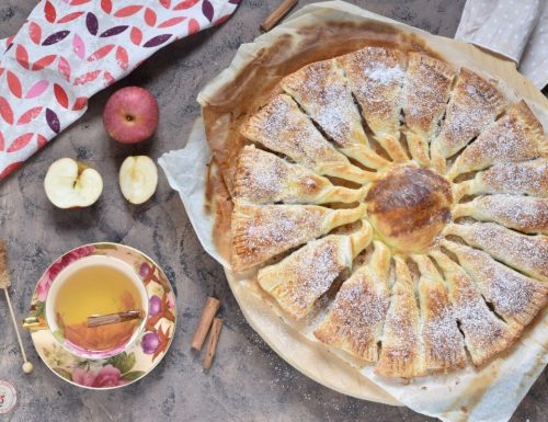 Girandola di pasta sfoglia con mele e noci