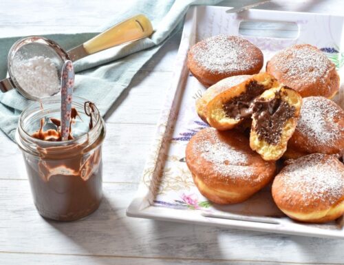 Bombe fritte ripiene di cioccolato morbidissime