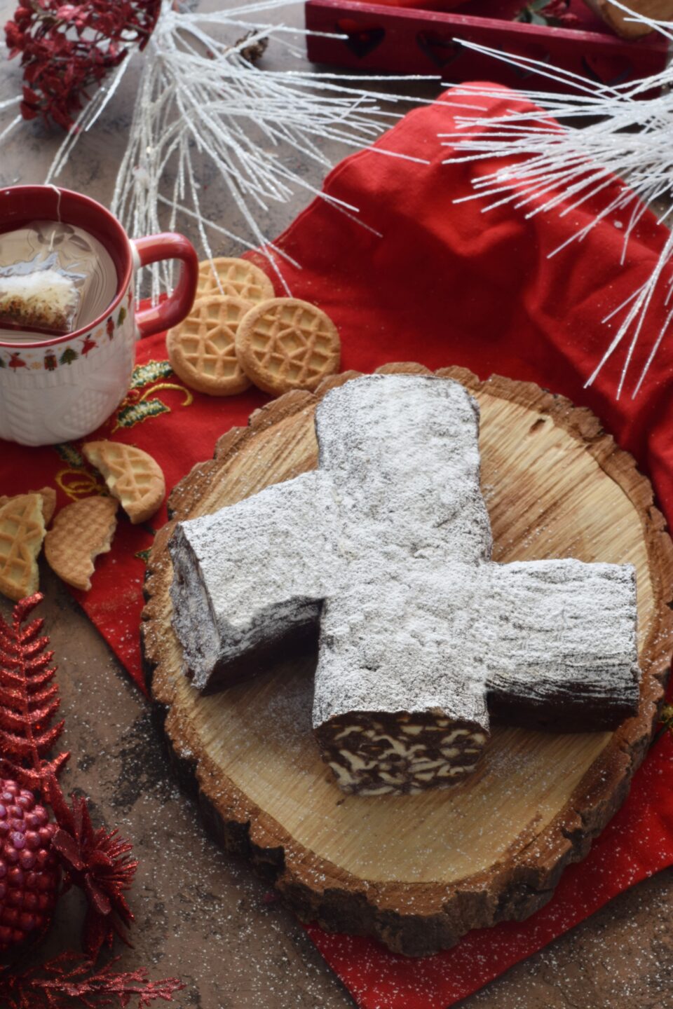 Tronchetto di Natale semplice di salame al cioccolato
