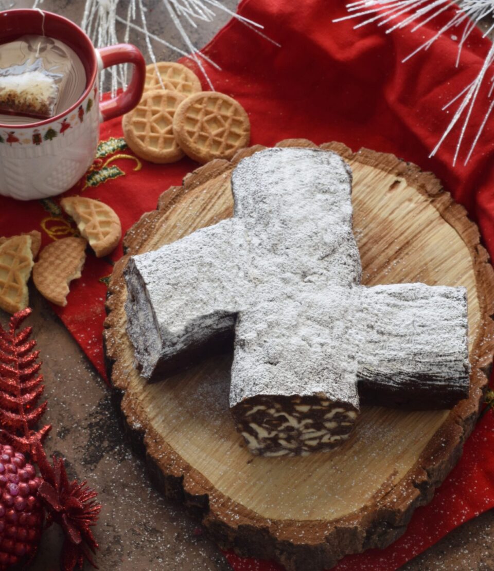 Tronchetto di Natale semplice di salame al cioccolato