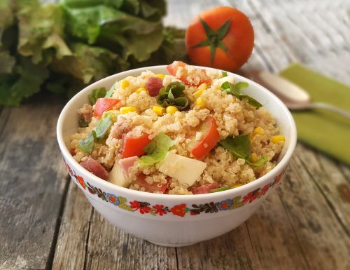 Insalata di quinoa, una ricetta light, fresca e leggera