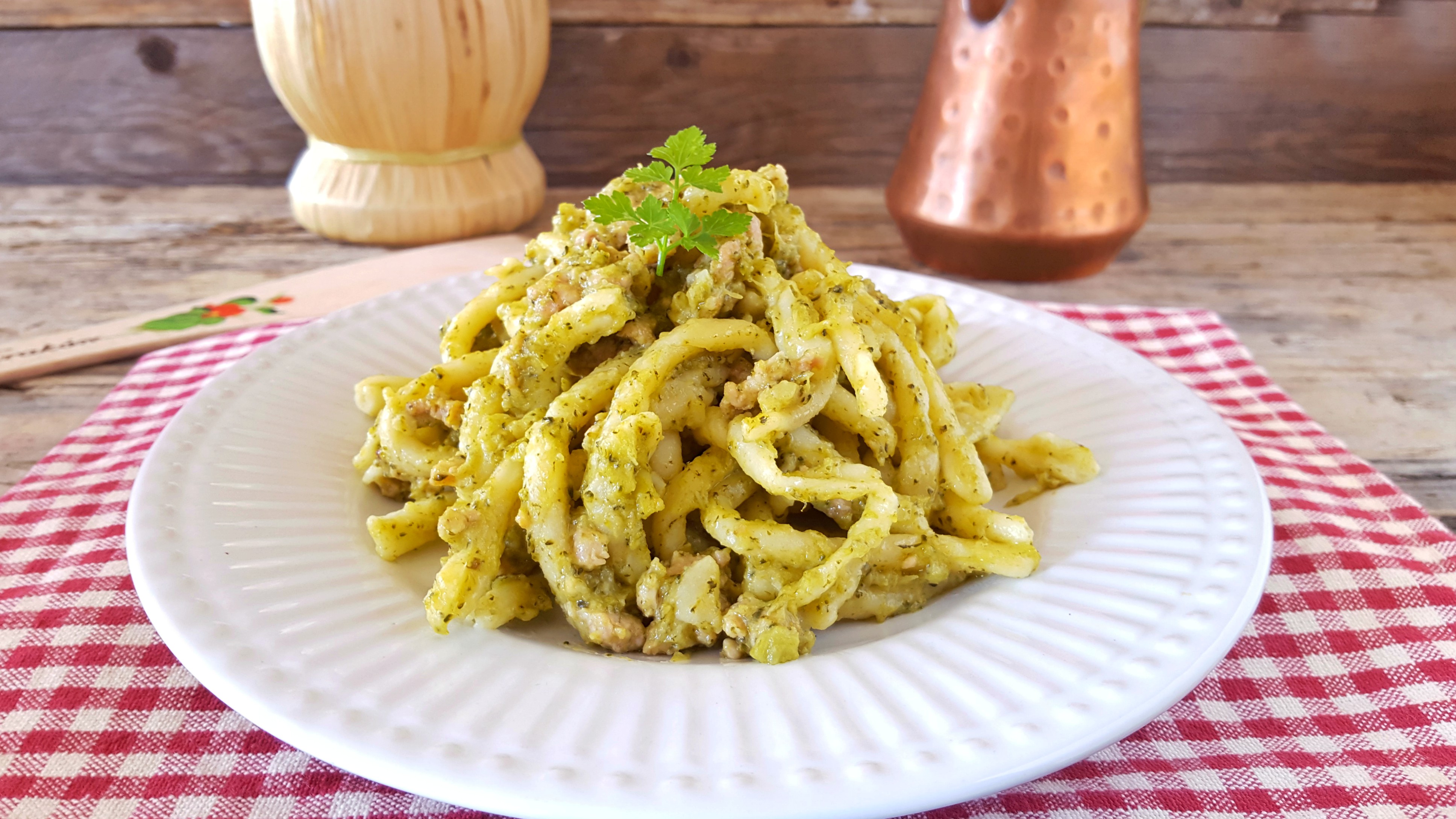 FUSILLI alla CREMA DI BROCCOLI E SALSICCIA