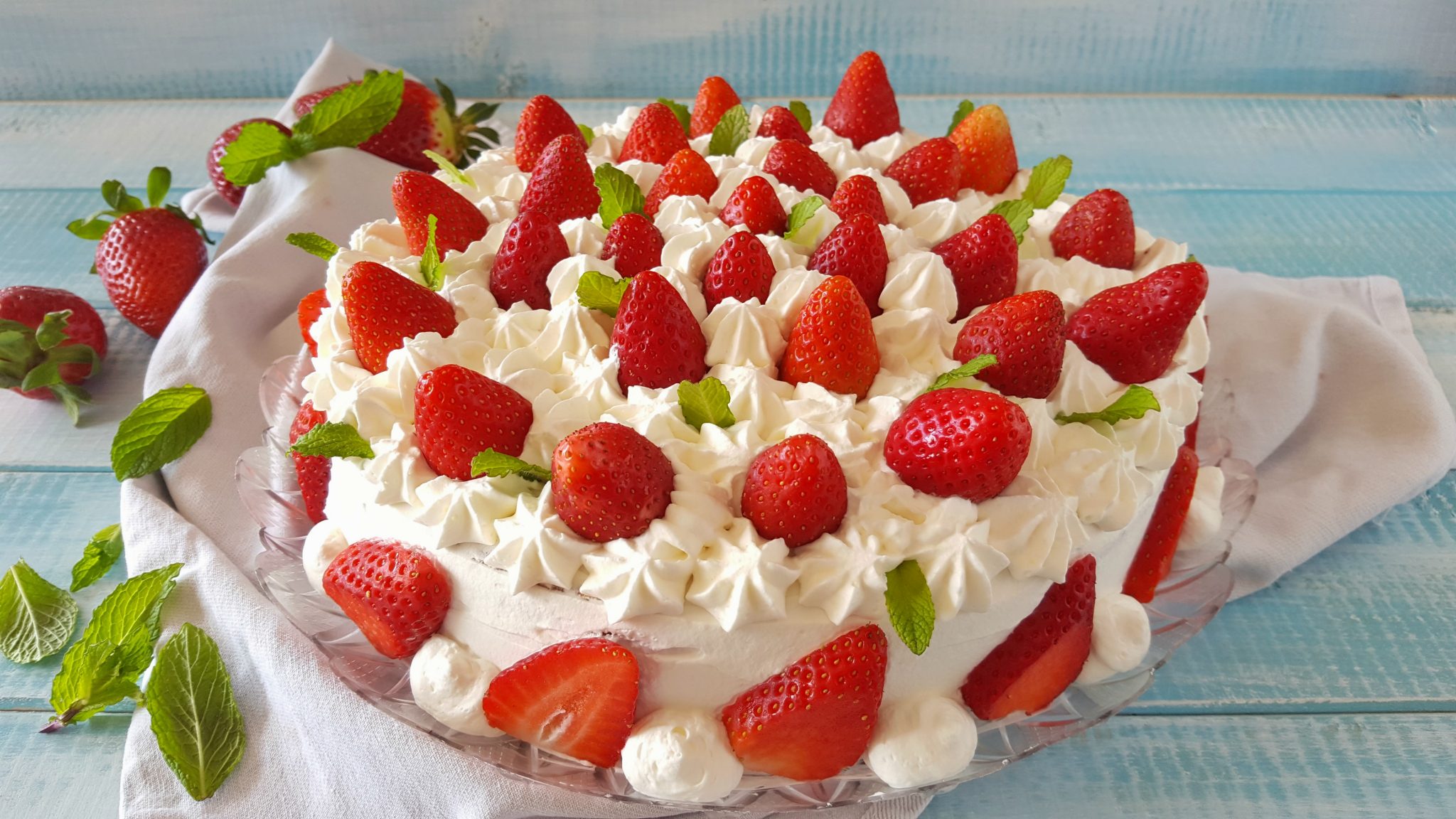 Torta Panna E Fragole Bella Fresca E Golosa IL MONDO DI ADRY torta-panna-e-fragole-bella-fresca-e-golosa-il-mondo-di-adry
