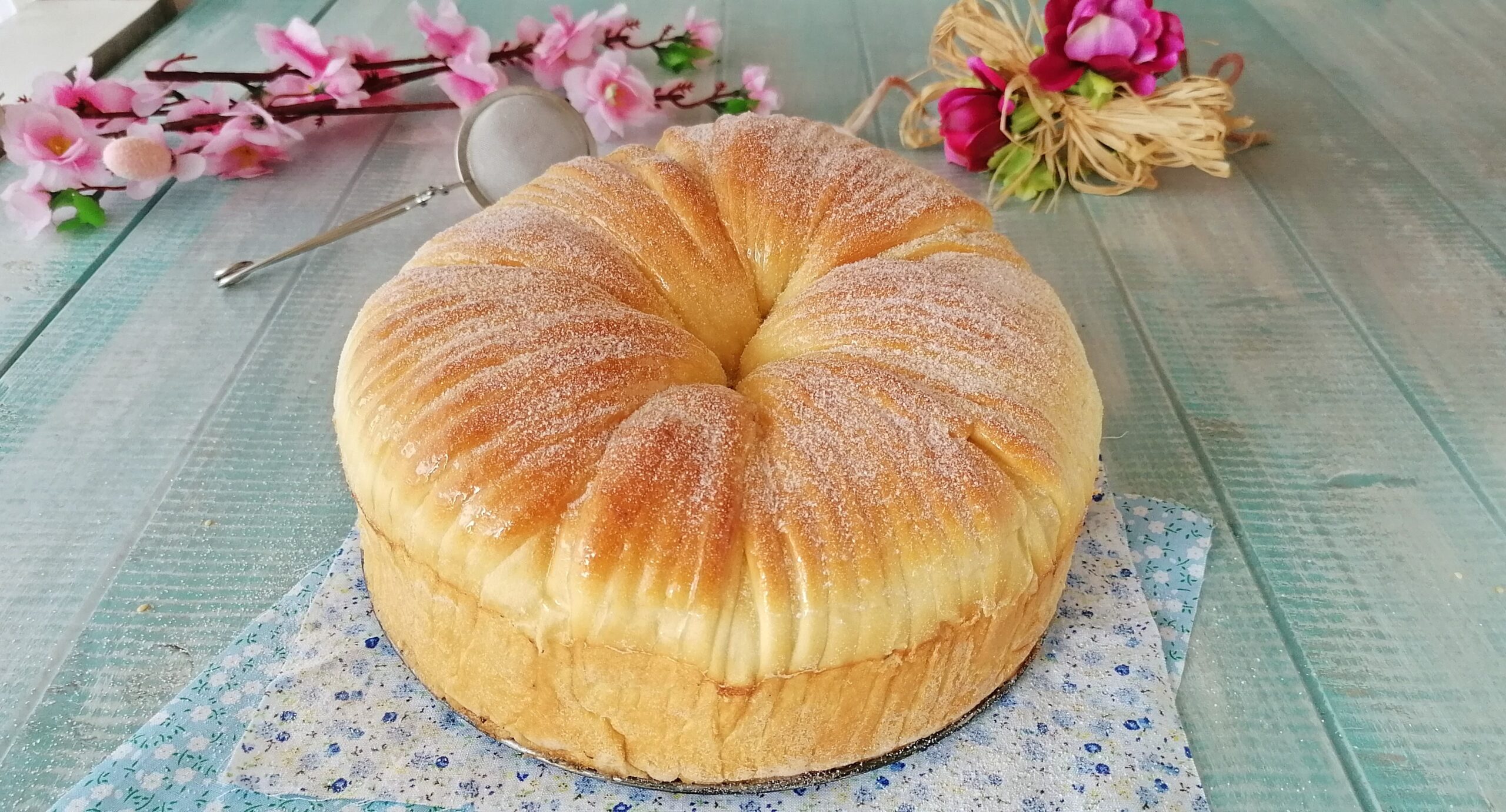 BRIOCHE GOMITOLO DI LANA WOOL ROLL BREAD 