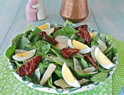 INSALATA DI SPINACI CRUDI FRESCA LEGGERA E GUSTOSA