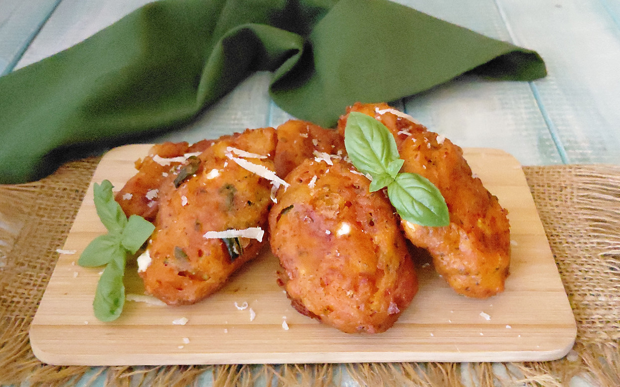 FRITTELLE DI POMODORO E FORMAGGIO