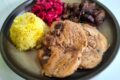 Fette di pollo piccante con melanzane in salsa agrodolce.