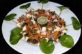 Come preparare un'insalata nutriente di uova, gotu kola e carote.