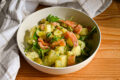 Insalata di patate, salmone e rucola
