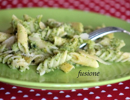 pasta cavoli broccoli e scaglie di parmigiano