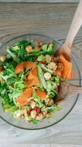come condire l'insalata di pollo e verdure 