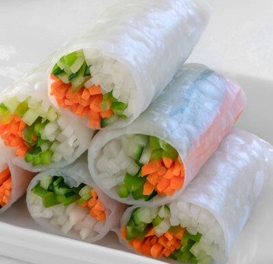 Involtini estivi di carta di riso o Vietnamese rolls