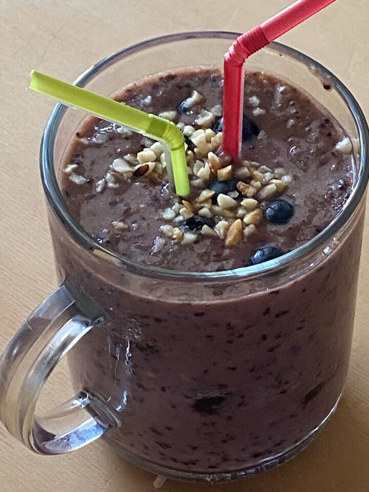 Smoothie ai mirtilli proteico (protein rich blueberry smoothie)