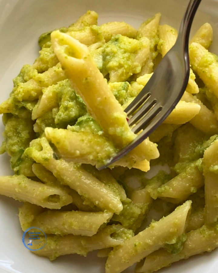 Pasta con zucchine cremosa, veloce e light
