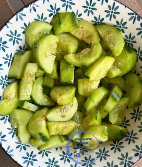 Insalata di cetrioli estiva: fresca, sana, buonissima