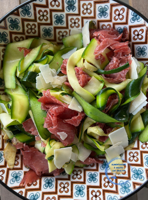 Zucchine e bresaola al limone: alternativa light all’insalata