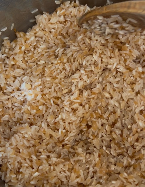 Tostare e sfumare con il vino bianco il riso