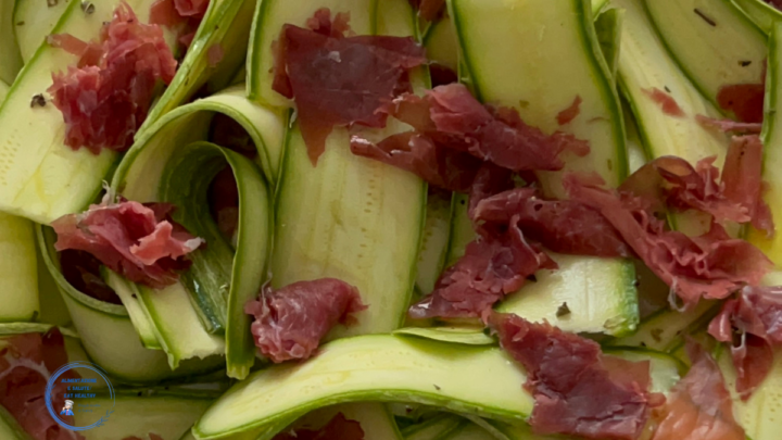 Carpaccio di zucchine crude e bresaola: fresco e senza cottura