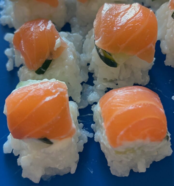 Sushi facile e veloce nella vaschetta del ghiaccio