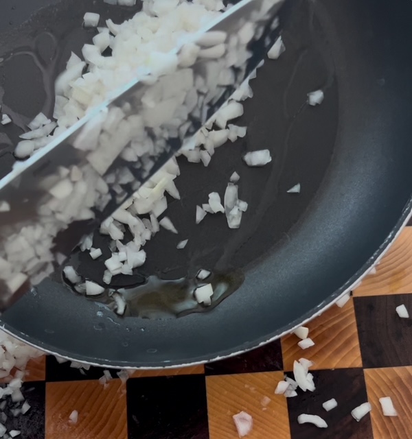 Cuoci zucchine e cipolle