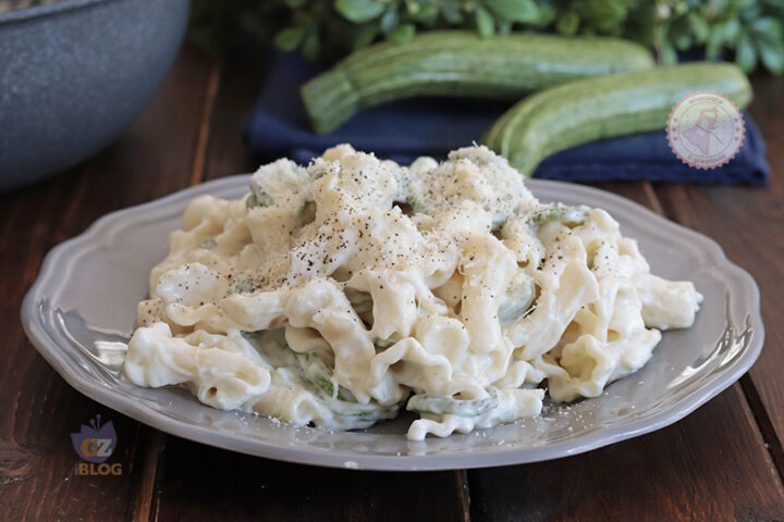 PASTA ZUCCHINE E PHILADELPHIA