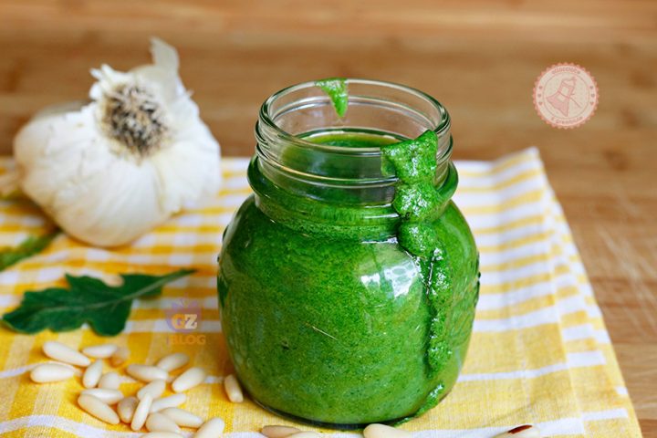 PESTO DI RUCOLA ricetta facile senza cottura per pasta o crostini