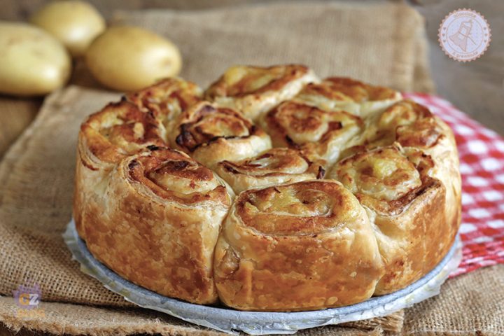 TORTA DELLE ROSE DI PASTA SFOGLIA