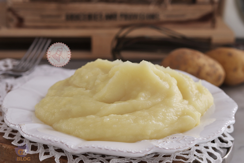 Purè di patate: i 5 segreti per farlo perfetto, il burro freddissimo e il  latte caldo, come non sbagliare nulla - Più Ricette