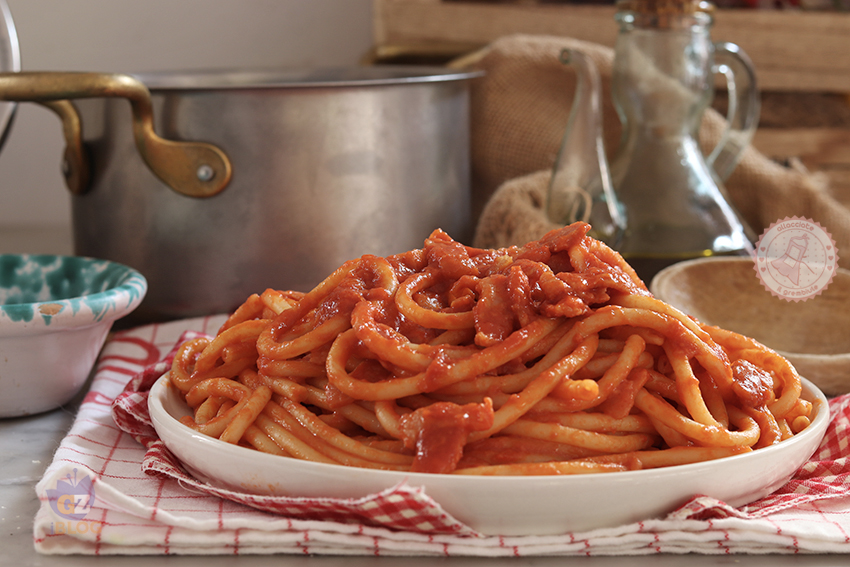 PASTA ALL'AMATRICIANA o bucatini all'amatriciana la ricetta originale