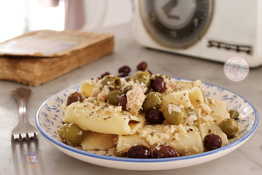 PASTA TONNO E OLIVE ricetta primo piatto facile e veloce