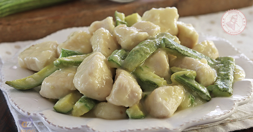 Ricetta Petto di pollo intero con zucchine - Donna Moderna