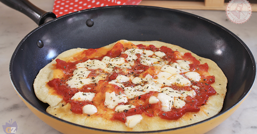PIZZA IN PADELLA ricetta facile e veloce senza lunga lievitazione